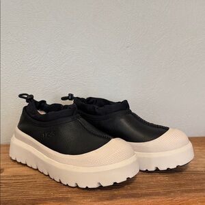 UGG Black and Cream Casual Slip-Ons
